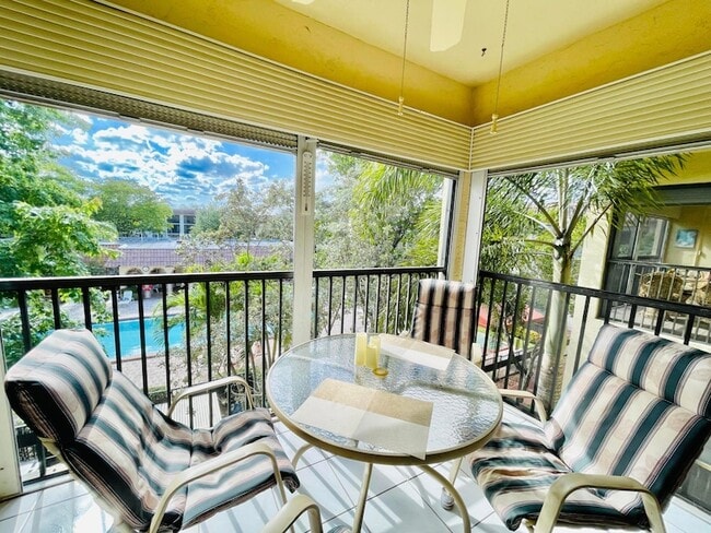 Building Photo - 257 S Cypress Rd