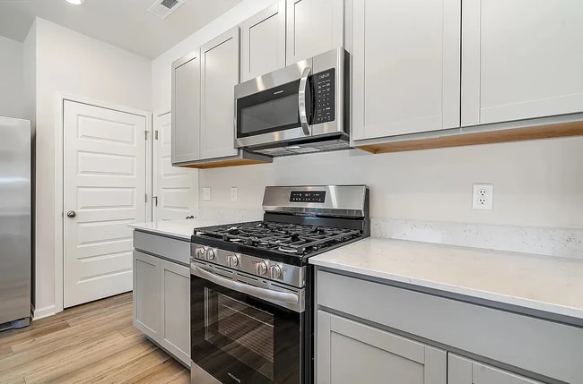 Building Photo - 549 Torrey Pines Ln