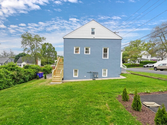 Building Photo - 333 Lenox Rd