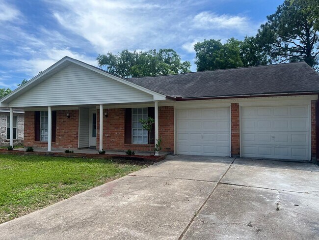 Building Photo - 1815 Westwood Dr