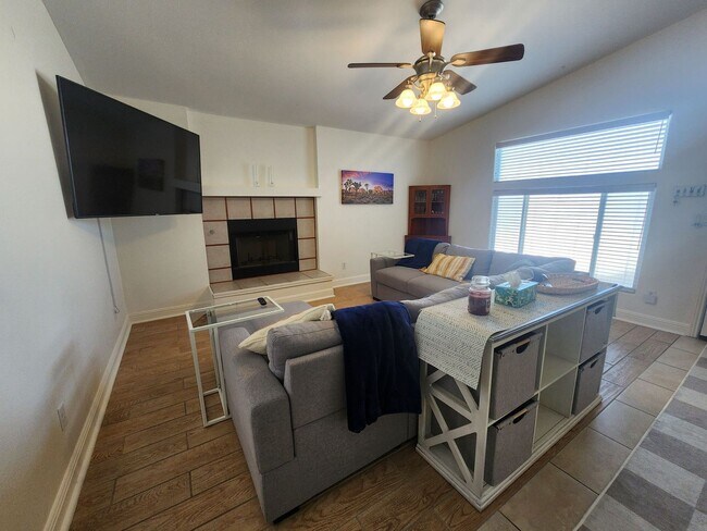 Building Photo - Fully Furnished 3 Bedroom Home w/ Covered ...