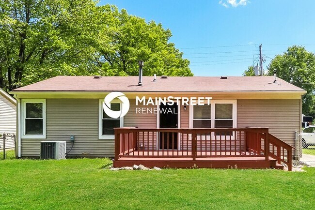 Building Photo - 3 Bedroom Pet-Friendly Home in Louisville, KY with Main Street Renewal