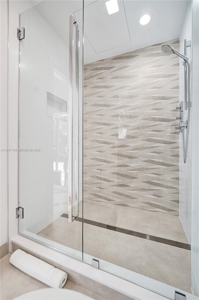 Building Photo - 2035 NE 31st Ave