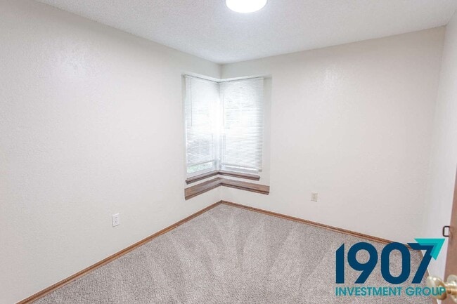 Building Photo - 2102 Briarcliff Dr