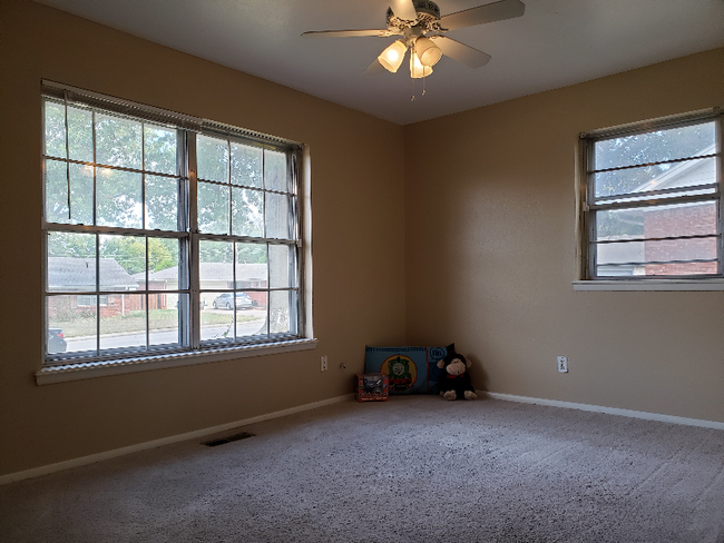 Building Photo - 106 W Silver Meadow Dr