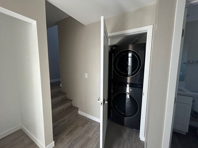 Building Photo - Newly Built 4 bed House! Prime Location