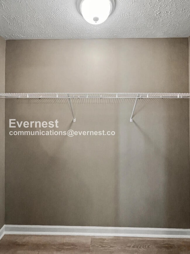 Building Photo - 1522 Sprucedale Dr