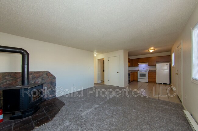 Building Photo - 1825 Edgewater Ave