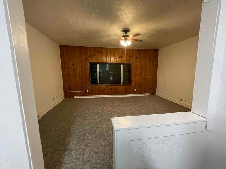 Building Photo - 307 S James St