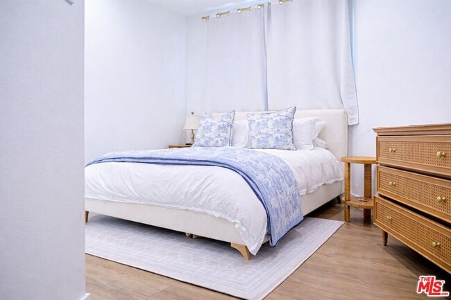 Building Photo - 842 11th St