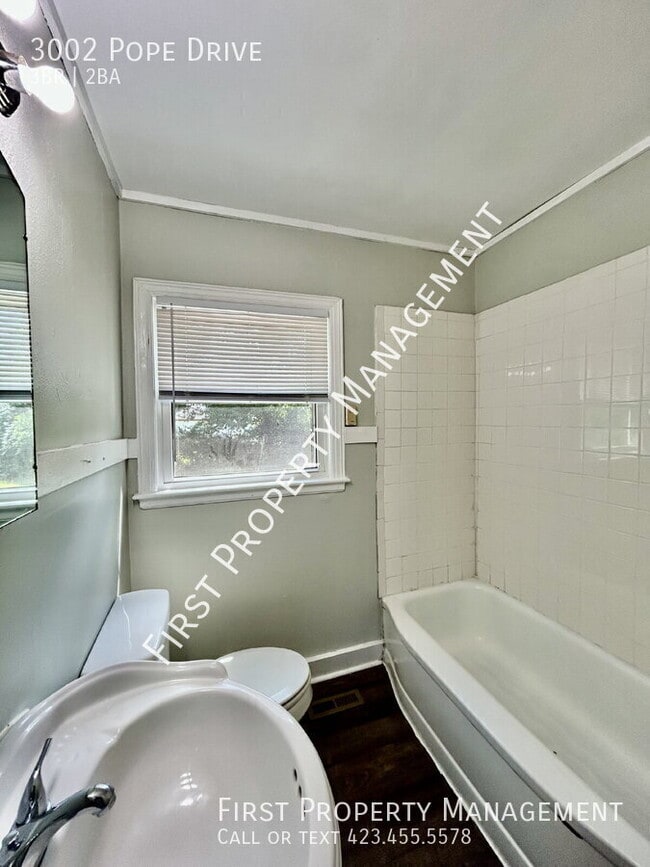 Building Photo - 3002 Pope Dr