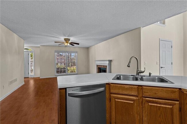 Building Photo - 2155 Southbrook Ridge NW