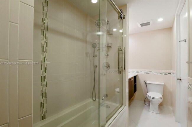 Building Photo - 5055 Collins Ave