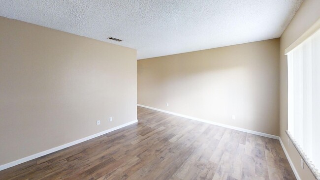 Building Photo - Yucaipa 2bedroom 1 bath apartment