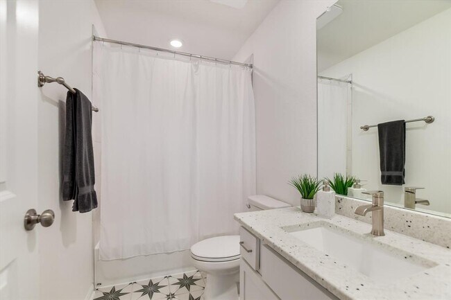 Building Photo - 737 Leeward Pass