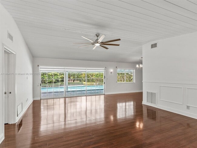 Building Photo - 9310 SW 70th Ave