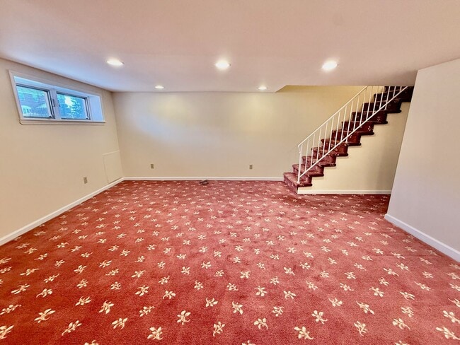 Building Photo - RARELY Offered completely RENOVATED PACKER PARK 3 Bedroom/2.5 Bath HOME w/ Central AC-HARDWOOD Fl...