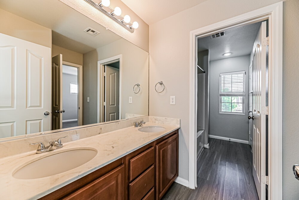 Building Photo - 932 Maple Pines Ave