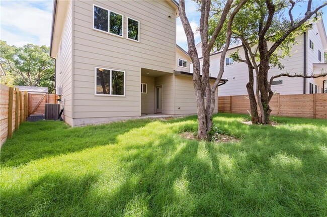 Building Photo - 6800 Menchaca Rd