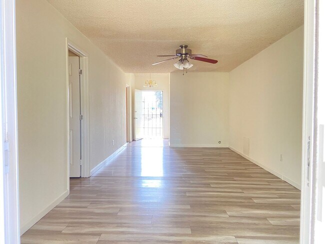 Building Photo - Cozy 3 Bedroom and 1 Bathroom in a good ar...