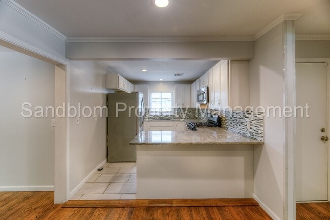 Building Photo - For Lease | Midtown Tulsa | $1625 Rent