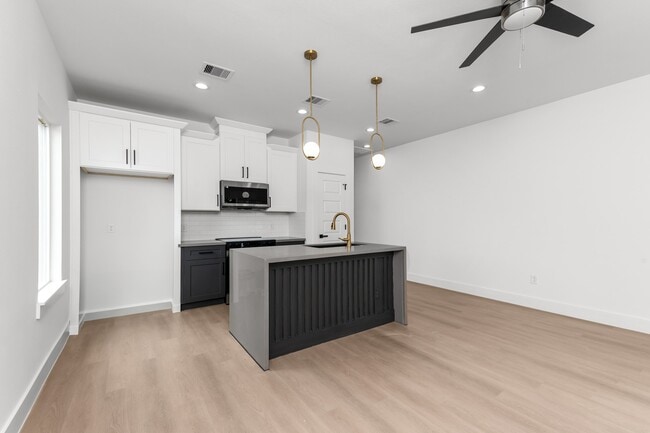 Building Photo - 2316 McKee St