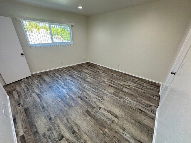 Building Photo - 5382 Circle Dr