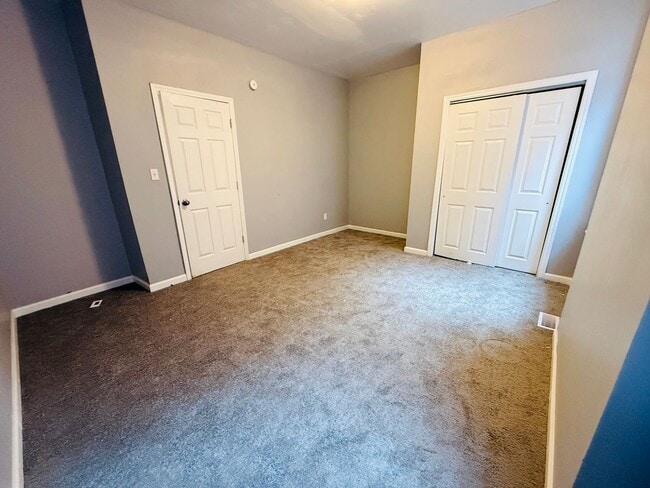 Building Photo - 5345 Wells Ave