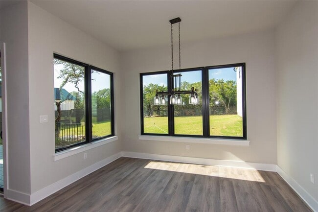 Building Photo - 2804 Lawrence Dr