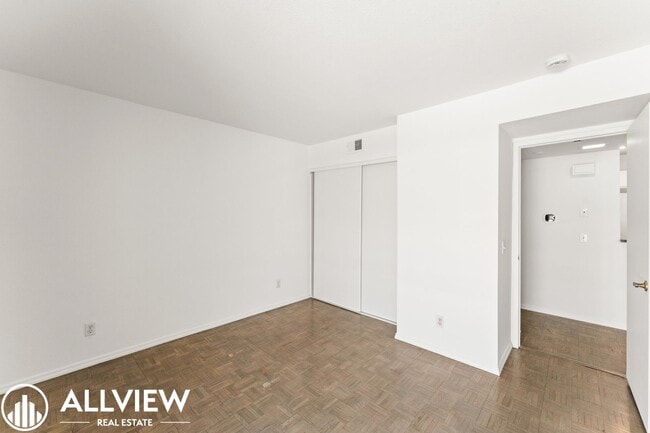 Building Photo - Updated 2 Bed, 1.5 Bath Condo in Gated Crosspointe Village