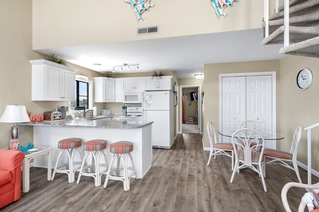 Building Photo - Fully Furnished W/ All Utilities Included! Seasonal Rental available 11/30/25-3/31/26