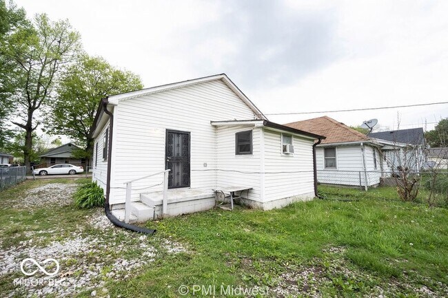 Building Photo - 1643 N Centennial St