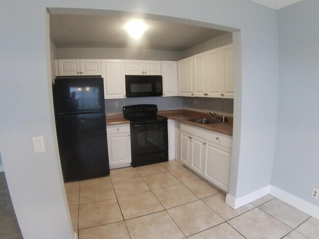 Building Photo - 258 Normandy F