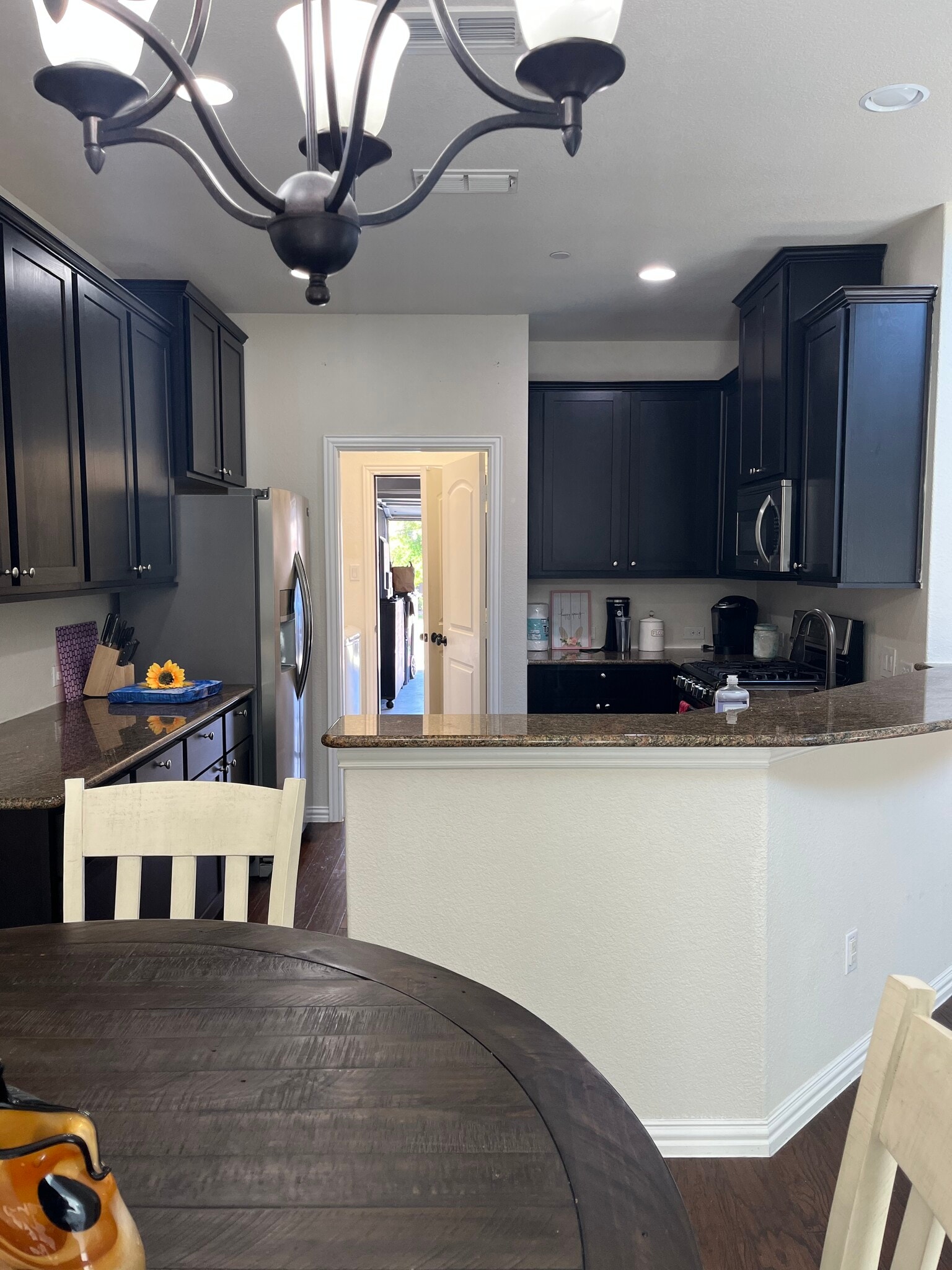 Dining kitchen area. - 913 Brookville Ct