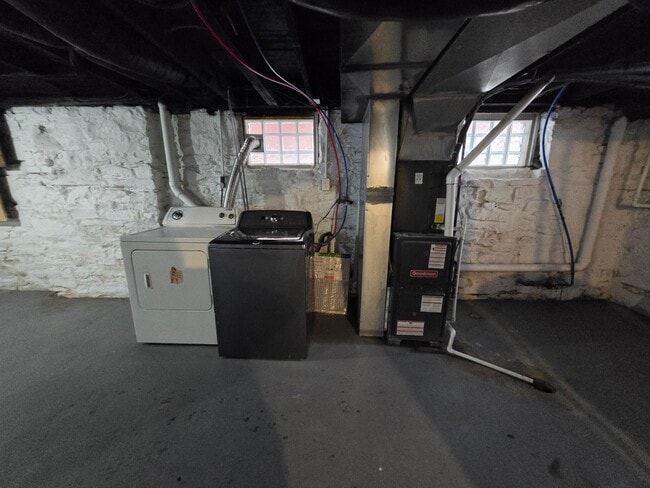 Building Photo - 1779 Parsons Ave