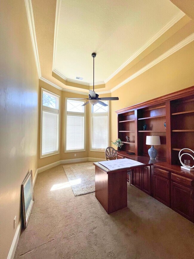Building Photo - Luxury 3BR/3.5BA + Office in Winding River...