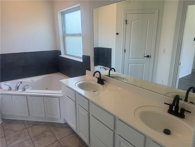 Building Photo - 3518 Montpilier Pl