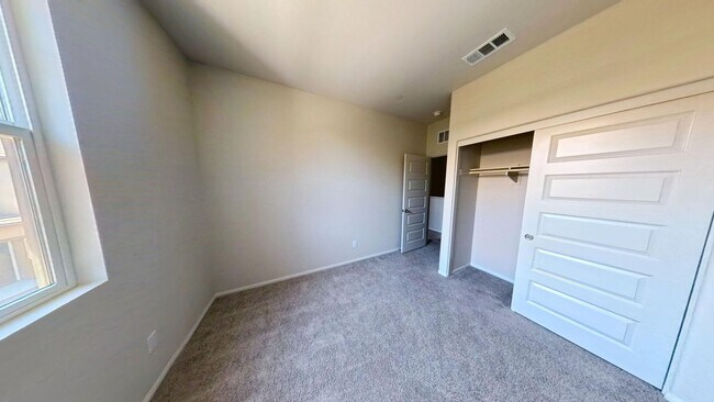Building Photo - 40186 Birchfield Dr