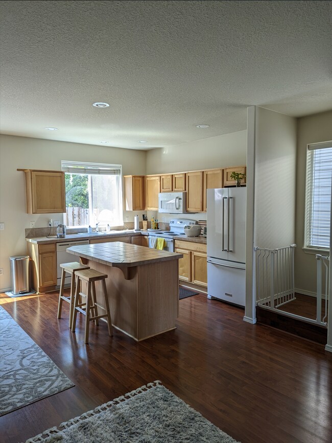 Building Photo - 1239 SW 175th Ave
