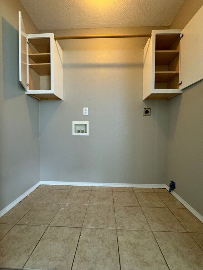 Building Photo - 4051 Condor Dr