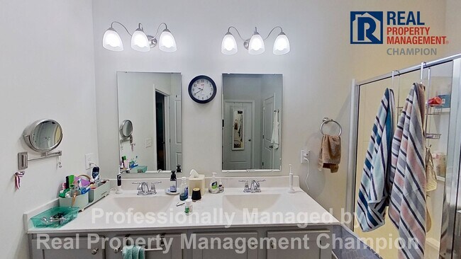 Building Photo - Spacious 4 BD/2 BA Home in Hawkeswater on the River