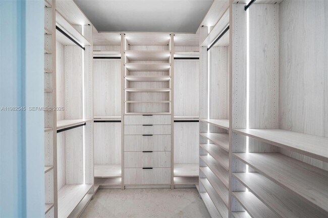 Building Photo - 2937 SW 21st St