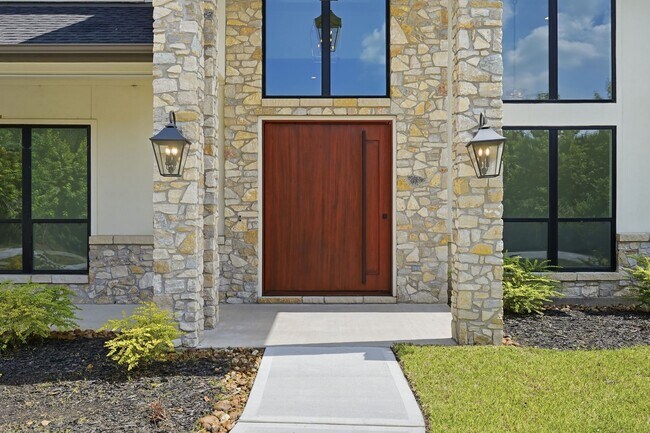 Building Photo - 16081 Frst Ml Rd