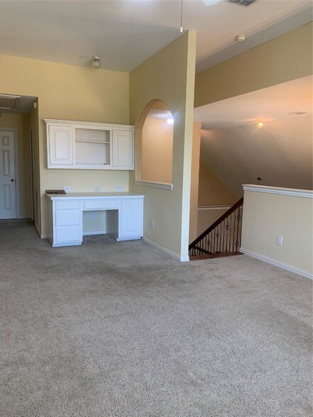 Building Photo - 9101 Forest Hills Dr