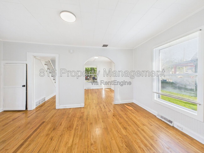 Building Photo - 836 N Montgall Ave