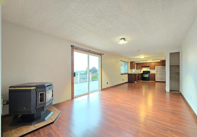 Building Photo - 3 Bedroom Home in Marysville Available Now!