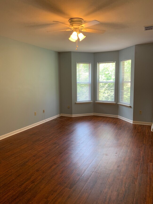 Building Photo - 3/2.5 Near Downtown Available July 25, 2026~ See appt instructions in txt