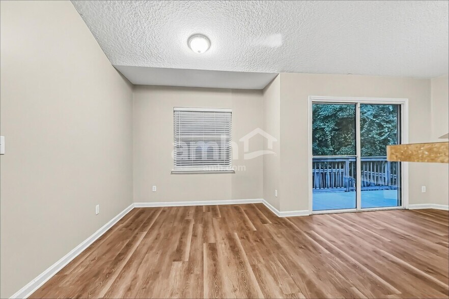 Building Photo - 1379 Samantha Cir E