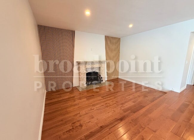 Building Photo - 203 Chapalita Dr