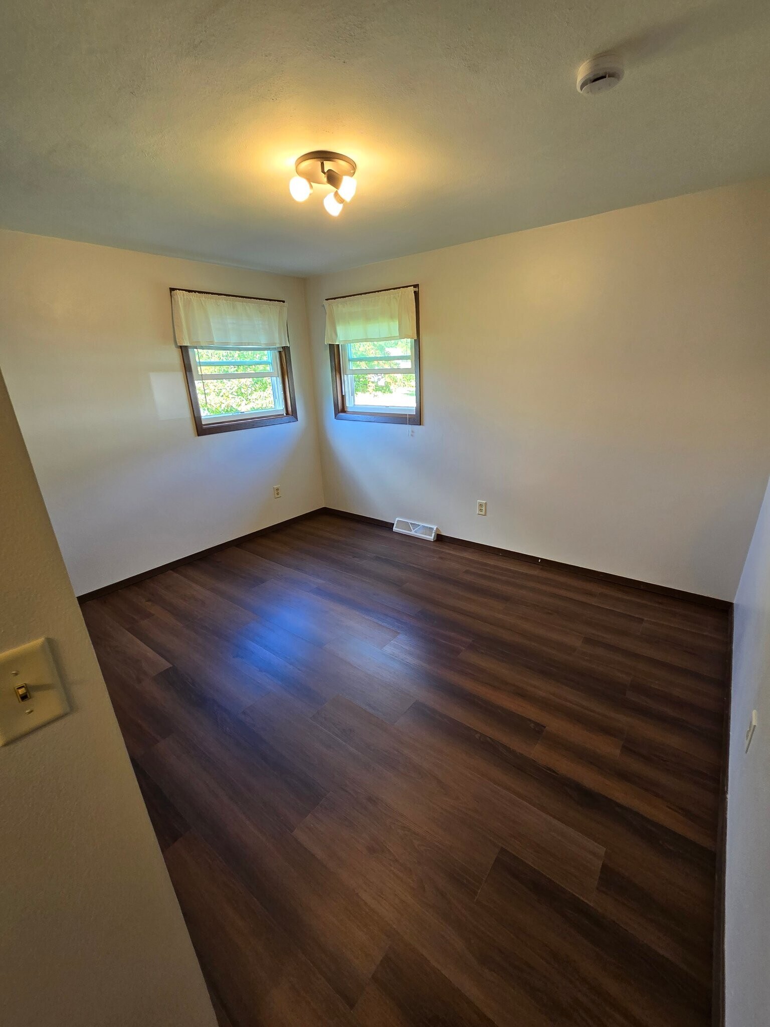 Building Photo - 6770 Deuster St